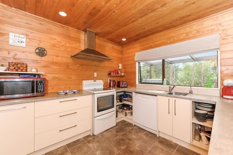 Photo of property in 7 Hayes Road, Henderson Valley, Auckland, 0612