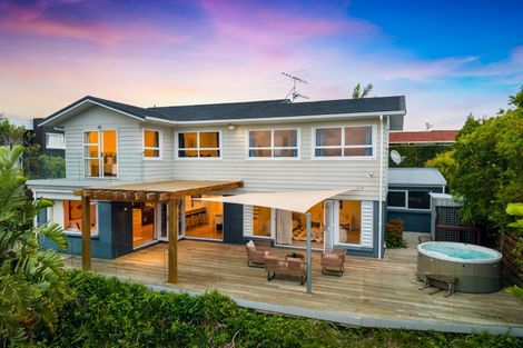 Photo of property in 90 Exmouth Road, Northcote, Auckland, 0627