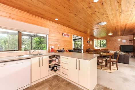 Photo of property in 7 Hayes Road, Henderson Valley, Auckland, 0612