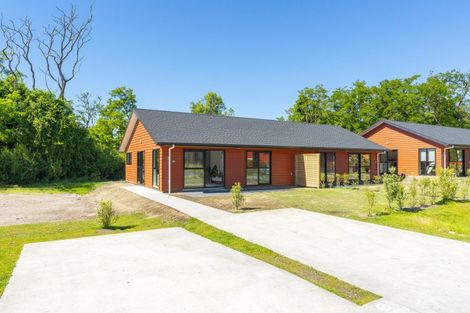 Photo of property in 10 Winnie Close, Acacia Bay, Taupo, 3330