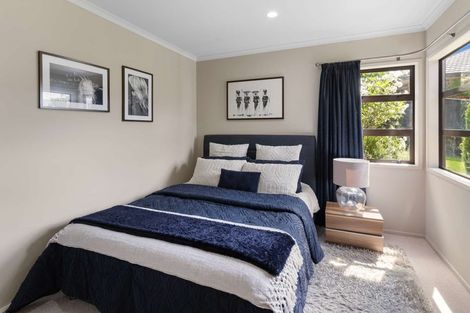 Photo of property in 28 Johnstone Drive, Fitzherbert, Palmerston North, 4410