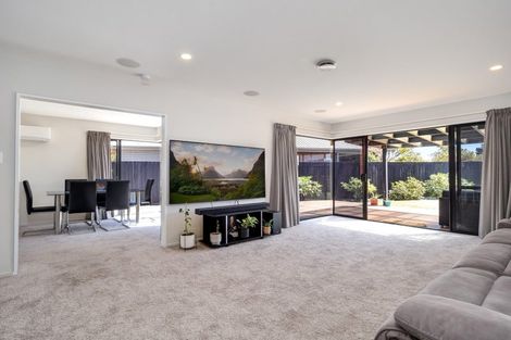 Photo of property in 2/17 Fieldmoor Place, Parklands, Christchurch, 8083