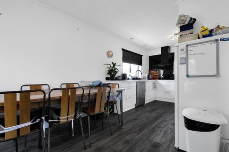 Photo of property in 8a Keats Place, Whalers Gate, New Plymouth, 4310