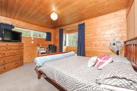 Photo of property in 7 Hayes Road, Henderson Valley, Auckland, 0612