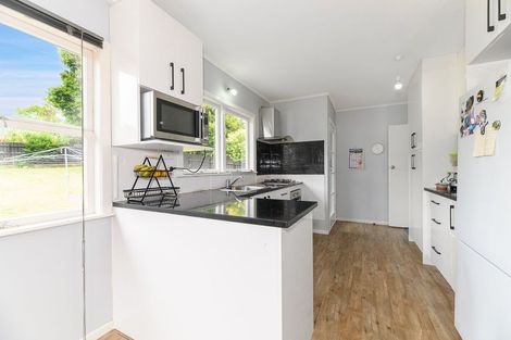 Photo of property in 71 Dundale Avenue, Blockhouse Bay, Auckland, 0600