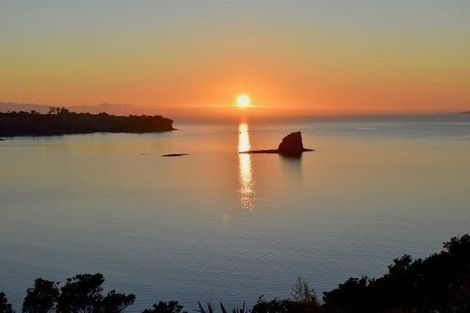 Photo of property in 85 Tiri Road, Tindalls Beach, Whangaparaoa, 0930
