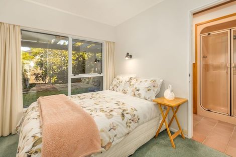 Photo of property in 8 Ara Kuaka, Waikanae Beach, Waikanae, 5036