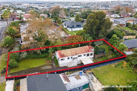 Photo of property in 4 Cyclarama Crescent, Massey, Auckland, 0614