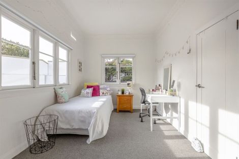 Photo of property in 43 Manapouri Crescent, Hokowhitu, Palmerston North, 4410