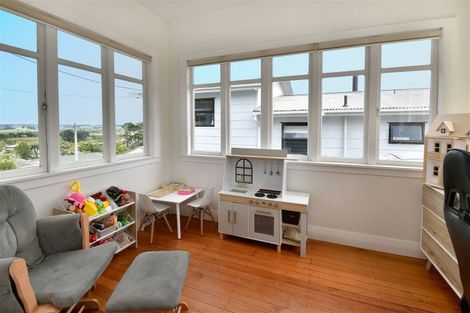 Photo of property in 36 Karaka Street, Helensville, 0800