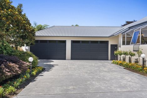 Photo of property in 92 Govett Avenue, Frankleigh Park, New Plymouth, 4310