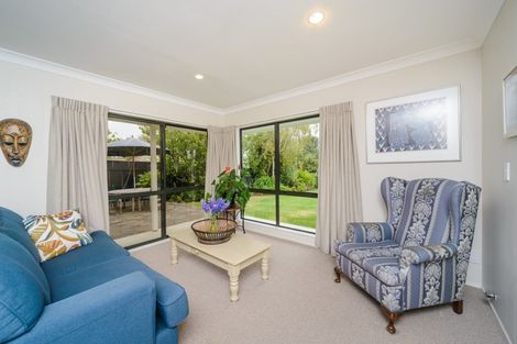 Photo of property in 135 Summerhill Drive, Fitzherbert, Palmerston North, 4410