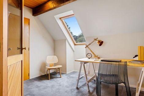 Photo of property in 5 Drayton Drive, Mount Pleasant, Christchurch, 8081