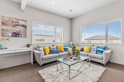 Photo of property in 11 Cityview Place, Massey, Auckland, 0614