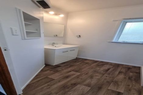 Photo of property in 34 Tiroroa Avenue, Te Atatu South, Auckland, 0610