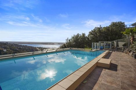 Photo of property in 4 Gazelle Lane, Redcliffs, Christchurch, 8081