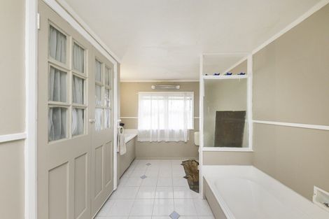 Photo of property in 4 Argyle Avenue, Takaro, Palmerston North, 4410