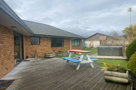 Photo of property in 8 Woodgate Court, Fitzherbert, Palmerston North, 4410