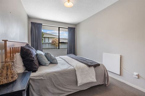 Photo of property in 2/151 Northcote Road, Northcote, Christchurch, 8052