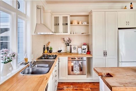 Photo of property in 45 Pukatea Street, Eastbourne, Lower Hutt, 5013