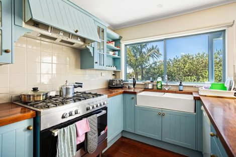 Photo of property in 5 Pipi Dune, Whitianga, 3510