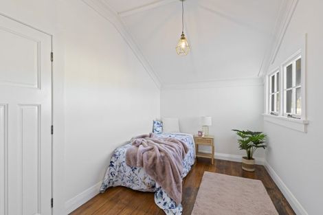 Photo of property in 16 Bulteel Street, New Plymouth, 4310