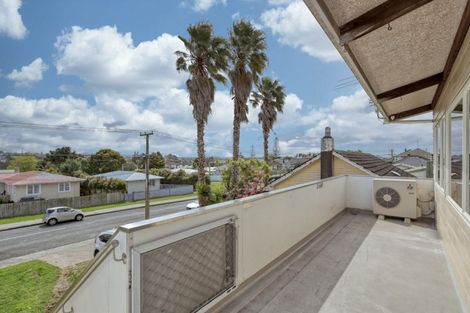 Photo of property in 46 Farquhar Road, Glendene, Auckland, 0602