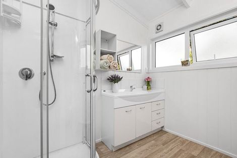 Photo of property in 107a Brian Crescent, Stanmore Bay, Whangaparaoa, 0932