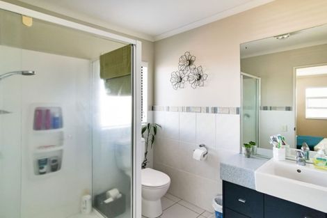 Photo of property in 21 Bellshill Close, Wattle Downs, Auckland, 2103