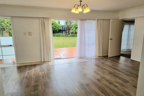 Photo of property in 3a Leiden Place, Totara Vale, Auckland, 0629