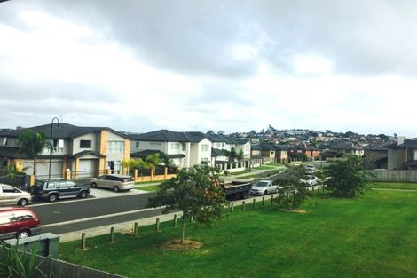 Photo of property in 8 Mulroy Place, Pinehill, Auckland, 0632