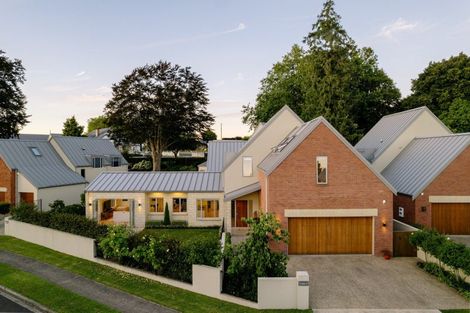 Photo of property in 3 Le Quesnoy Place, Cambridge, 3434