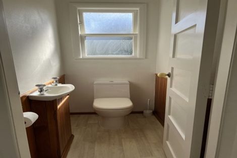 Photo of property in 13 Waiohua Road, Greenlane, Auckland, 1061