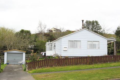 Photo of property in 28 Kauri Street, Merrilands, New Plymouth, 4312
