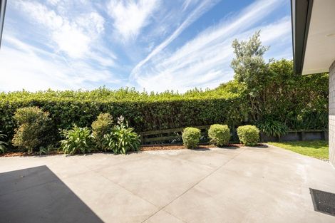 Photo of property in 3 Oakmont Crescent, Waiwhakaiho, New Plymouth, 4312