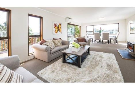 Photo of property in 1 Lynngate Place, Hillcrest, Auckland, 0627