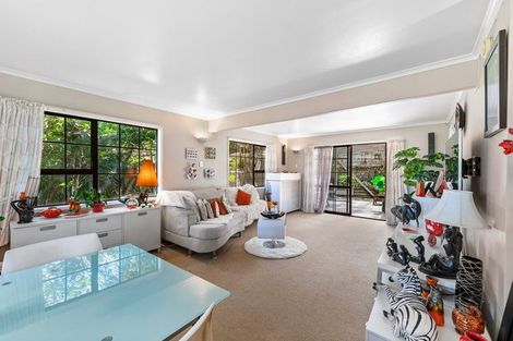 Photo of property in 20 Fitzherbert Avenue, West Harbour, Auckland, 0618