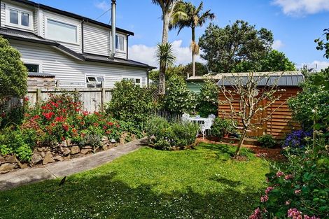 Photo of property in 25 Mahoe Street, Eastbourne, Lower Hutt, 5013