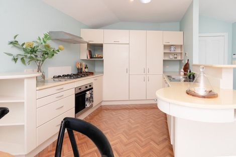 Photo of property in 50 The Crescent, Roseneath, Wellington, 6011