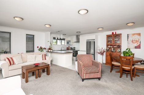 Photo of property in 17a Beauchamp Street, Tawa, Wellington, 5028