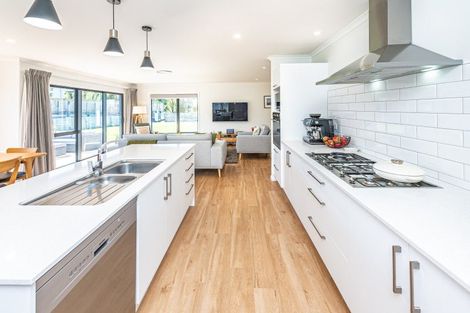 Photo of property in 25 Tirimoana Place, Otamatea, Whanganui, 4501