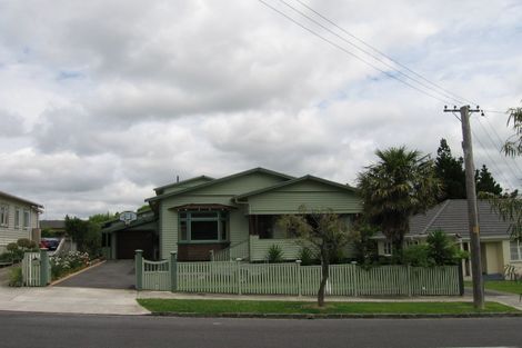 Photo of property in 46 Walmer Road, Point Chevalier, Auckland, 1022