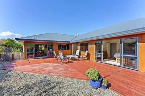 Photo of property in 4 Leanne Way, Waikanae Beach, Waikanae, 5036