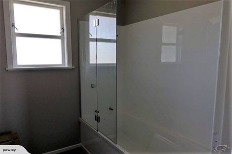 Photo of property in 16 Tairere Crescent, Rosehill, Papakura, 2113