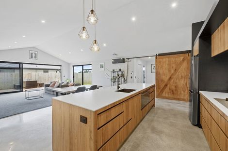 Photo of property in 8a Aderman Place, Hurworth, New Plymouth, 4310