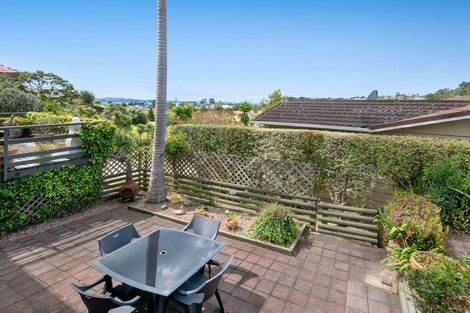 Photo of property in 18 Rimu Road, Stanmore Bay, Whangaparaoa, 0932