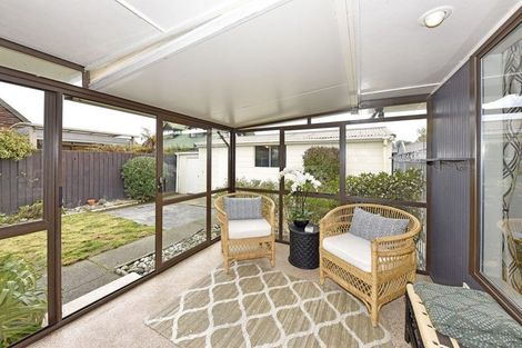 Photo of property in 2/23 Broadfell Avenue, Avonhead, Christchurch, 8042