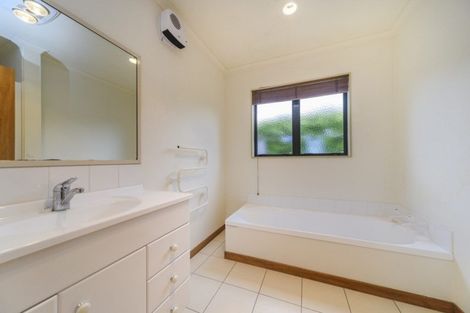Photo of property in 4 Jensen Street, Hokowhitu, Palmerston North, 4410
