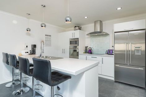 Photo of property in 58 Sunstone Crescent, Brown Owl, Upper Hutt, 5018