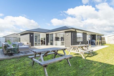 Photo of property in 63 Te Kio Crescent, Papamoa Beach, Papamoa, 3118